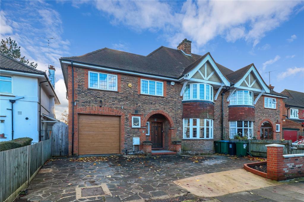Parkside Drive, Watford, Hertfordshire, WD17 5 bed house for sale £