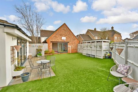 4 bedroom semi-detached house for sale, Hawthornden Close, Kings Hill, West Malling, Kent