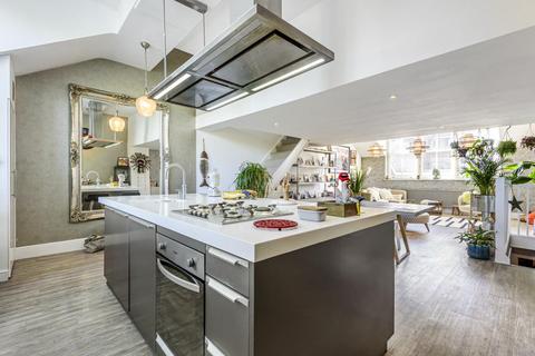10 Godman Road, London, SE15 3SR