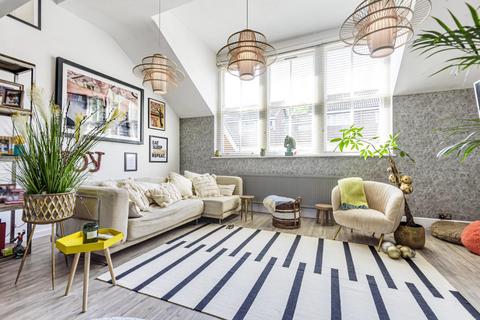 10 Godman Road, London, SE15 3SR