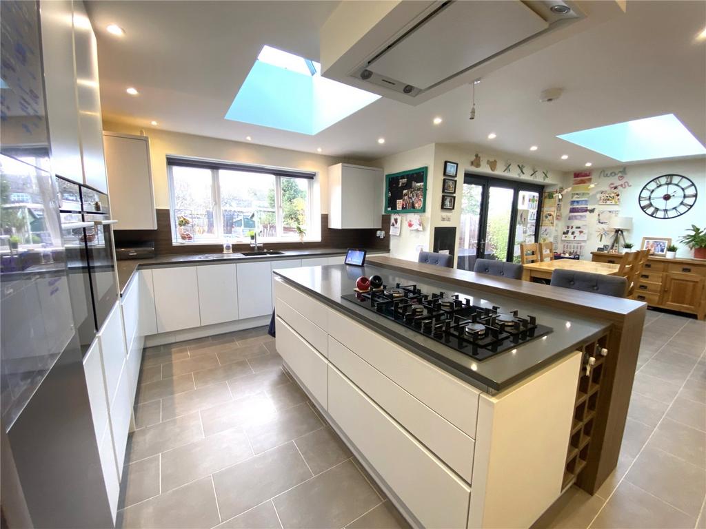 Avondale Road, Rayleigh, Essex, SS6 4 bed semidetached house for sale