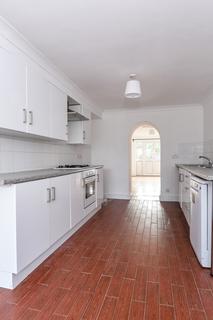 5 bedroom house to rent - Priory Close London N3
