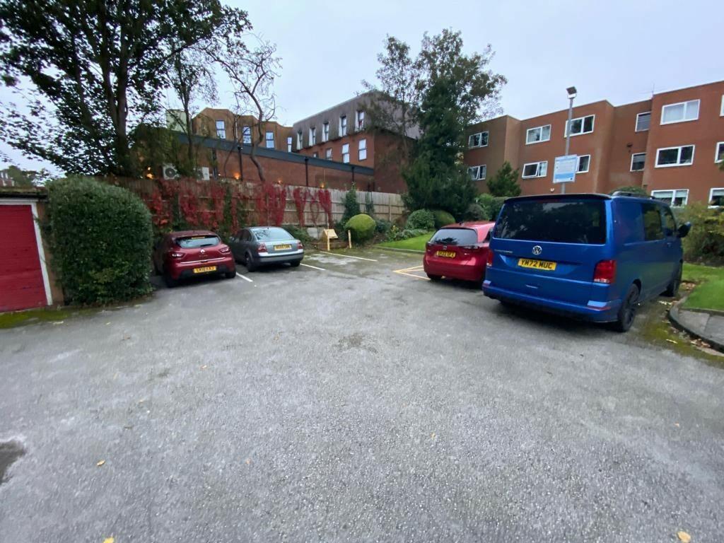 2 Bedroom Flat Available To Let