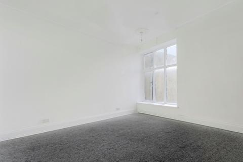 2 bedroom flat to rent, London Road, Leigh-on-sea, SS9