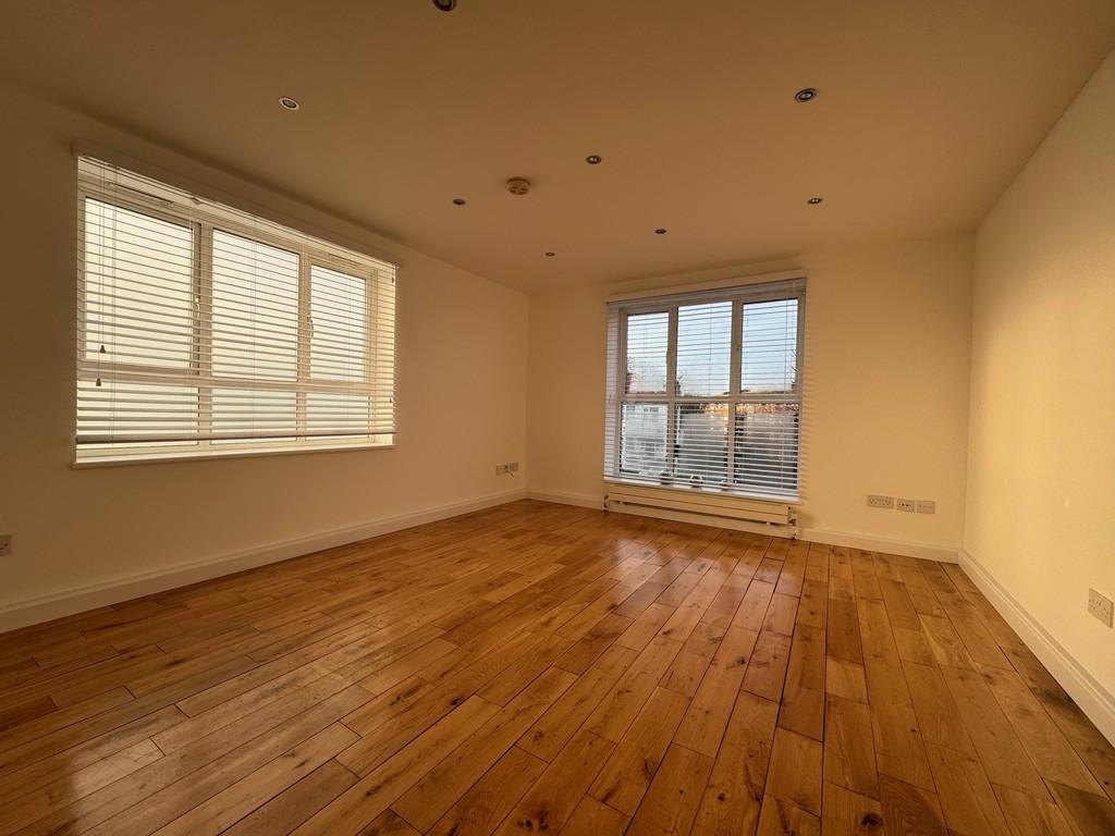 Colney Hatch Lane, Muswell Hill, London, N10 2 bed apartment to rent