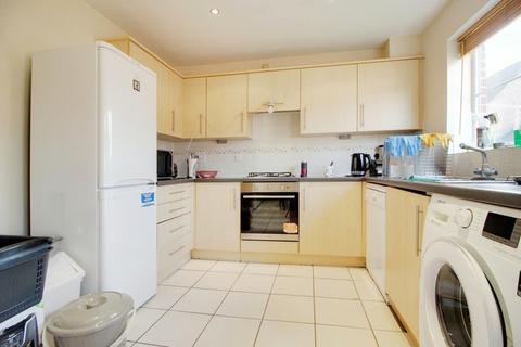 4 bedroom detached house to rent, Redhouse Gardens, Swindon SN25