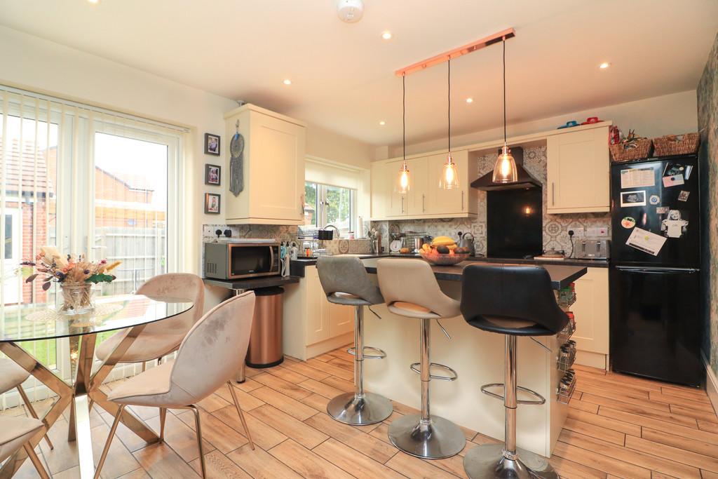 Boulters Lane, Wood End 3 bed detached house for sale £310,000
