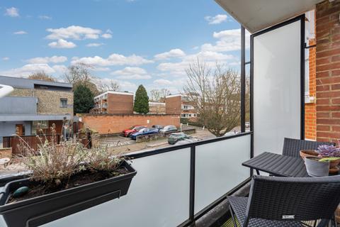 4, Cleveland Court Spring Grove Road, Richmond, TW10 6EJ