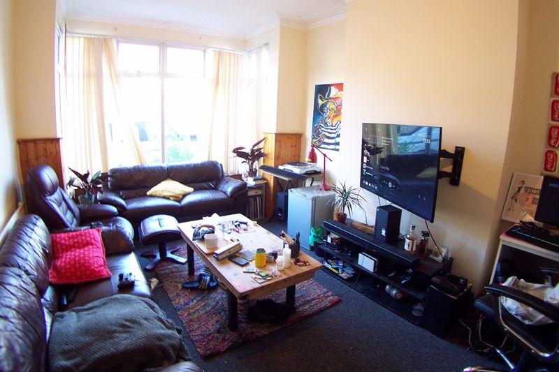 Newport Mount, Headingley, Leeds 6 bed terraced house for sale £350,000