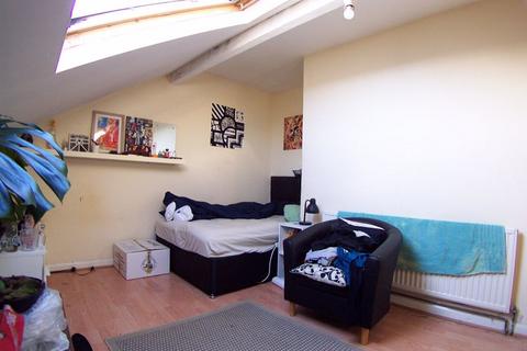 5 Newport Mount, Leeds, LS6 3DB