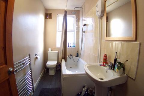 5 Newport Mount, Leeds, LS6 3DB