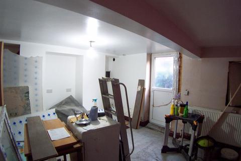 5 Newport Mount, Leeds, LS6 3DB