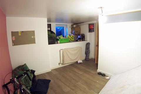 5 Newport Mount, Leeds, LS6 3DB