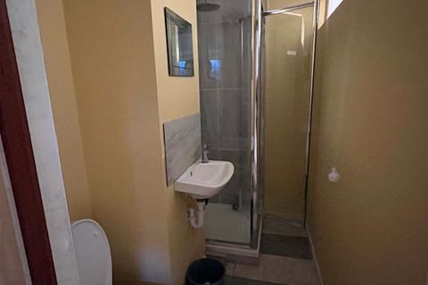 5 Newport Mount, Leeds, LS6 3DB