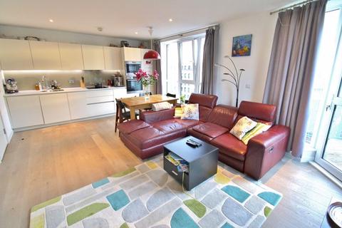 3 bedroom apartment for sale, Tudway Road, London