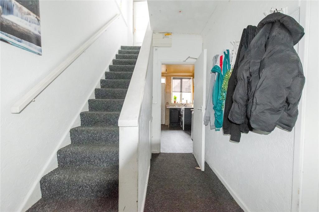 Sutcliffe Avenue, Grimsby, Lincolnshire, DN33 3 bed end of terrace