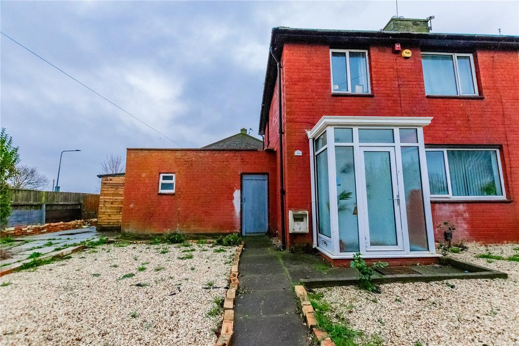 Sutcliffe Avenue, Grimsby... 3 bed end of terrace house £88,888
