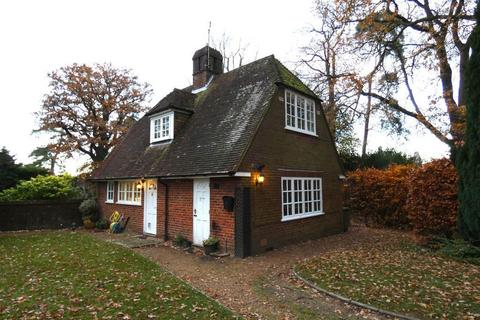 2 bedroom detached house to rent, Waterloo Road, Cranbrook, TN17 2EU