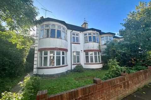 1 bedroom in a flat share to rent, Grange Gardens, Southend on Sea, Essex, SS1 2LL