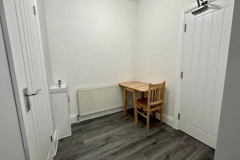 1 bedroom in a flat share to rent, Grange Gardens, Southend on Sea, Essex, SS1 2LL