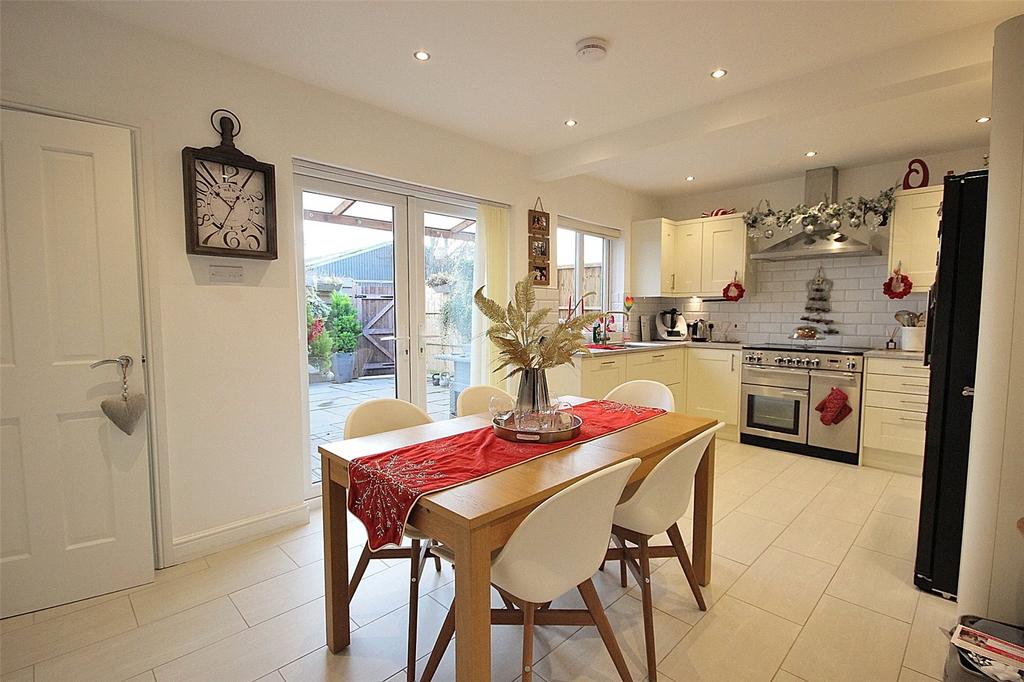 Broad Avenue, Bedford, Bedfordshire, MK42 3 bed end of terrace house