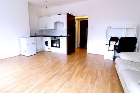 Studio to rent, Streatham High Road