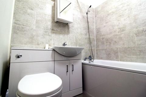 Studio to rent, Streatham High Road