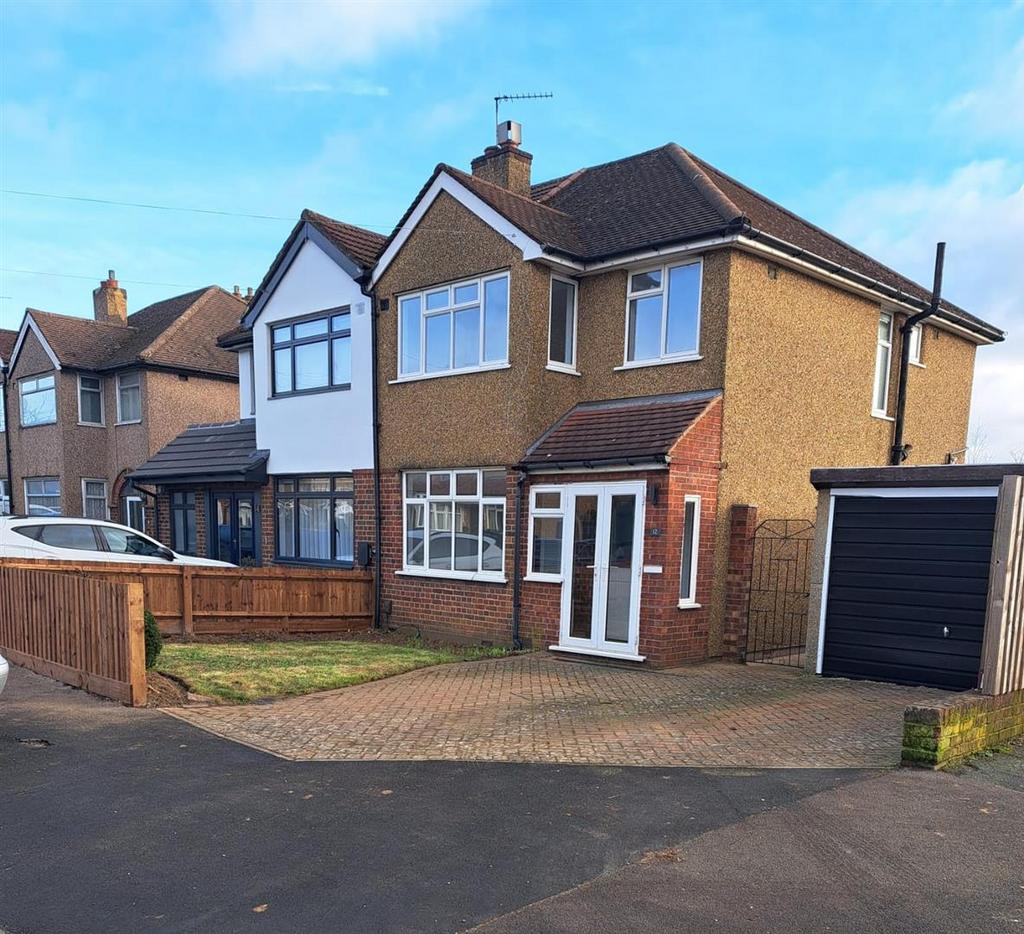 Manor Way, Croxley Green, Rickmansworth 3 bed semidetached house £