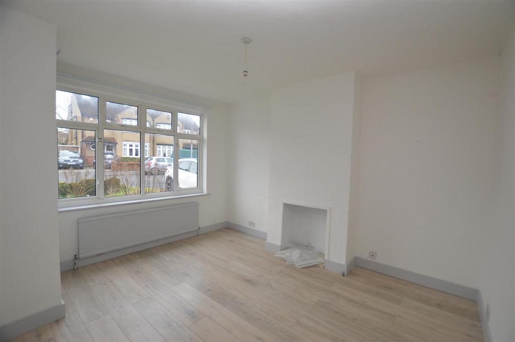 Manor Way, Croxley Green, Rickmansworth 3 bed semidetached house £