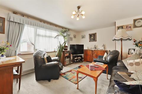 2 bedroom apartment for sale, Harlech Gardens, Hounslow TW5