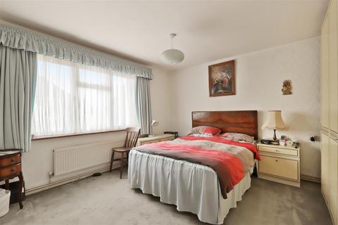 2 bedroom apartment for sale, Harlech Gardens, Hounslow TW5