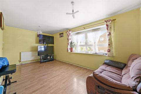 2 bedroom apartment for sale, Clements Court, Hounslow TW4