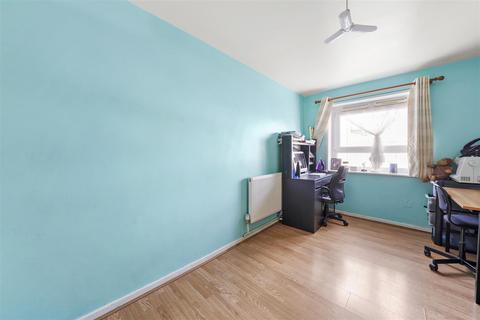 2 bedroom apartment for sale, Clements Court, Hounslow TW4