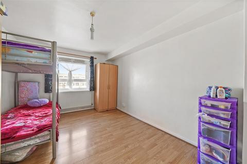 2 bedroom apartment for sale, Clements Court, Hounslow TW4