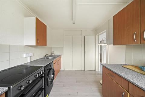 2 bedroom flat for sale, Lemon Grove, Feltham TW13