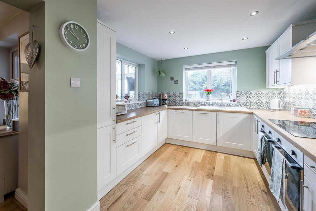 Yew Tree Lane, Rowley Regis, B65 8BU 5 bed detached house for sale £