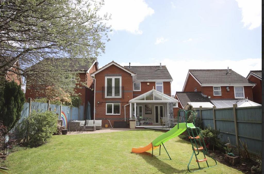 Yew Tree Lane, Rowley Regis, B65 8BU 5 bed detached house for sale £