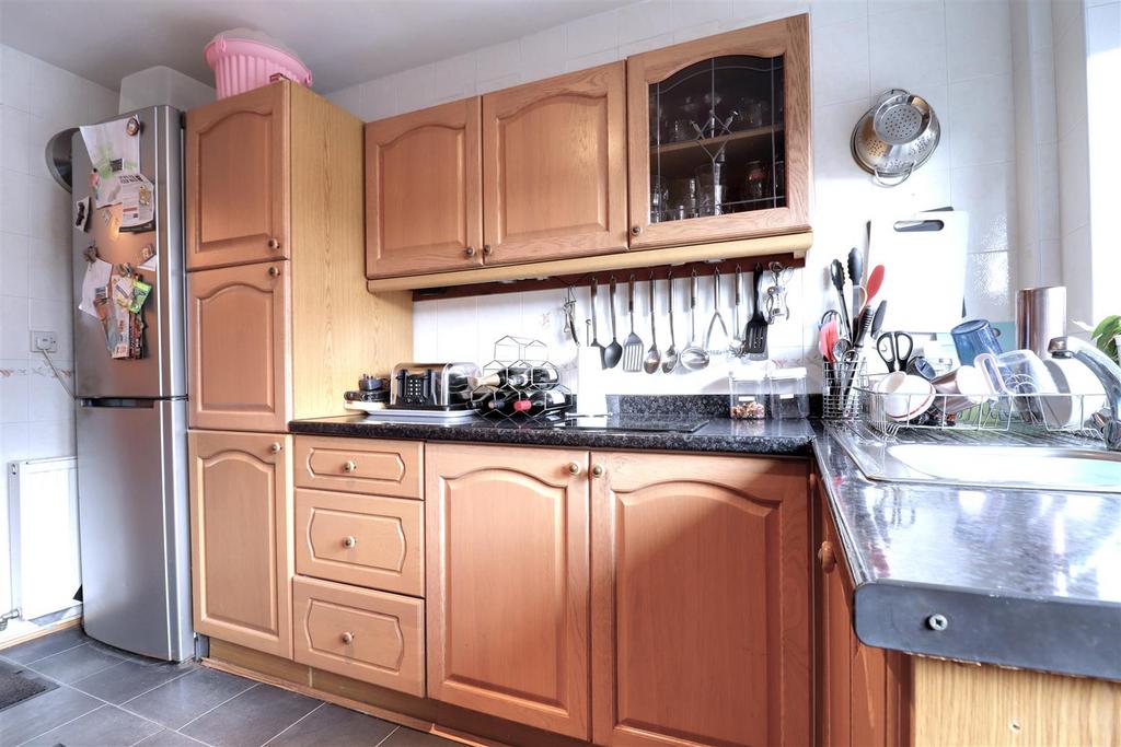 Ashcroft Avenue, Shavington, Crewe 3 bed semidetached house for sale