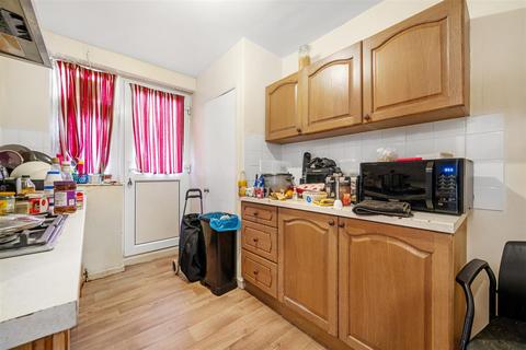 2 bedroom flat for sale, Benton's Lane, West Norwood, SE27