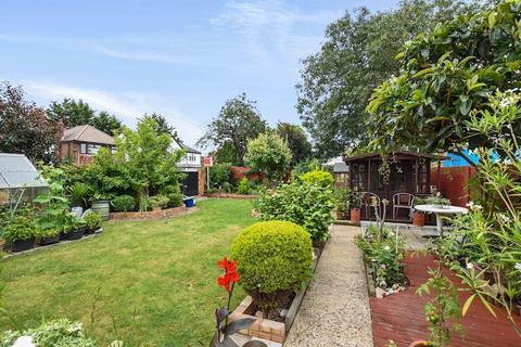 2 Ashford Crescent, Ashford, TW15 3ED