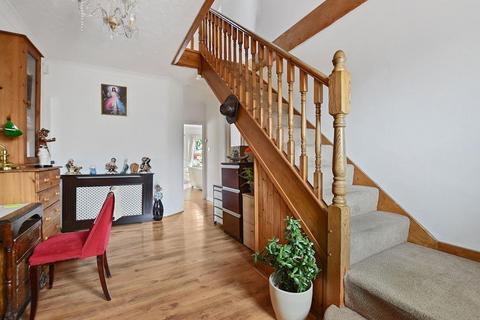 2 Ashford Crescent, Ashford, TW15 3ED