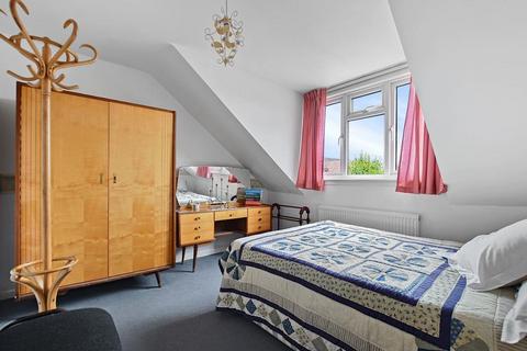 2 Ashford Crescent, Ashford, TW15 3ED