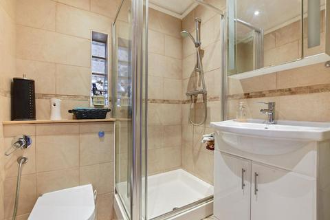 2 Ashford Crescent, Ashford, TW15 3ED