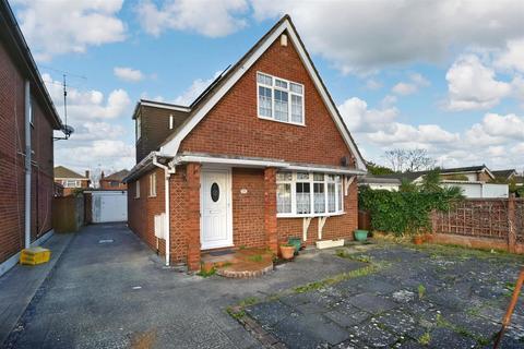 3 bedroom chalet for sale, Clifton Road, Canvey Island SS8
