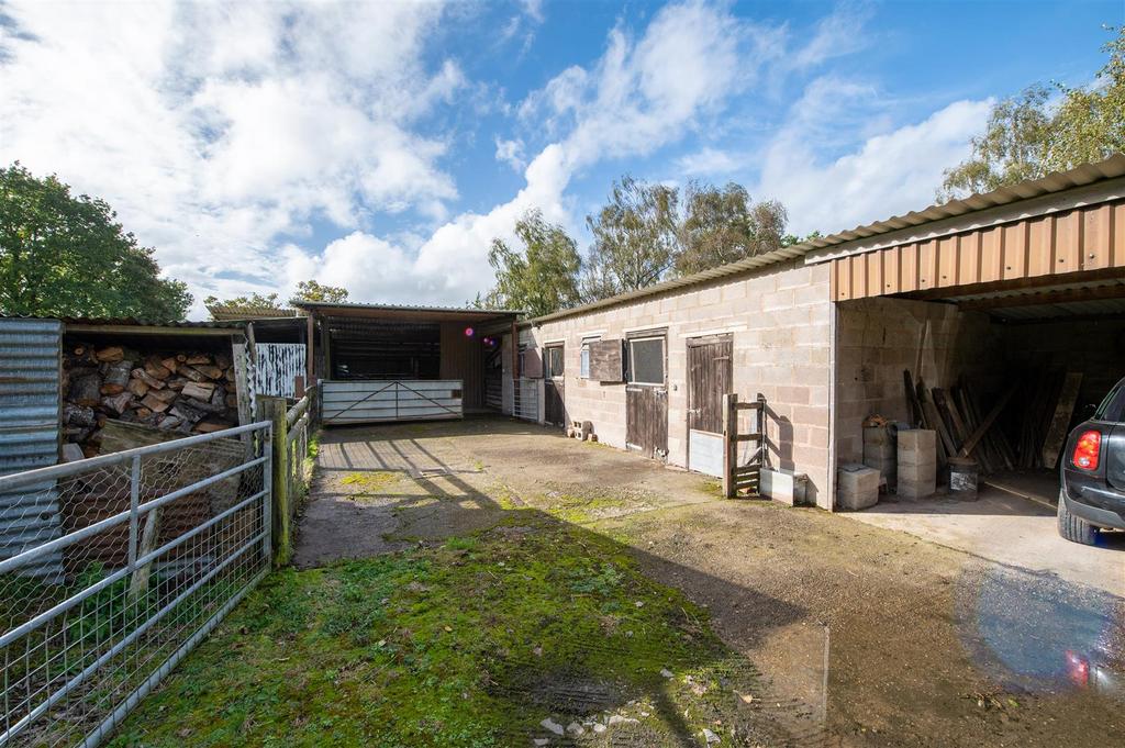 Becketts Bungalow 2 - outbuildings and land-16.JPG