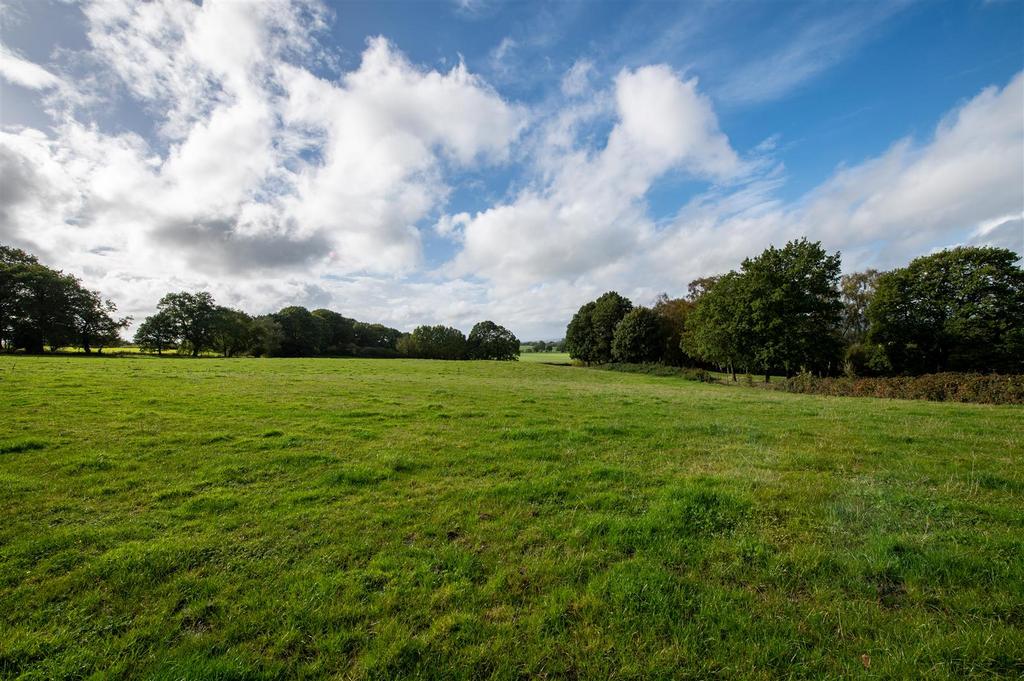 Becketts Bungalow 2 - outbuildings and land-10.JPG