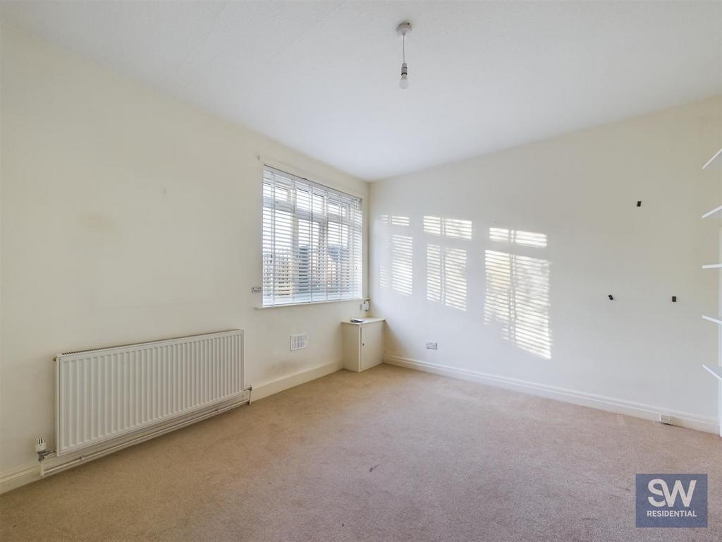 Tynwald Drive, Moortown, Leeds 4 bed detached house to rent £1,350