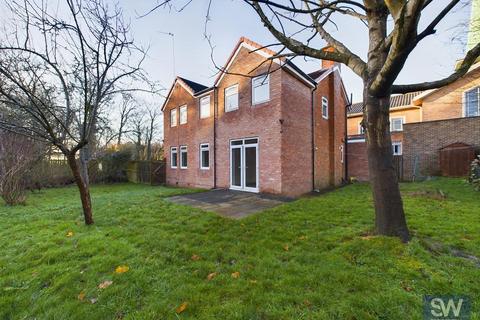 4 bedroom detached house to rent, Tynwald Drive, Moortown, Leeds