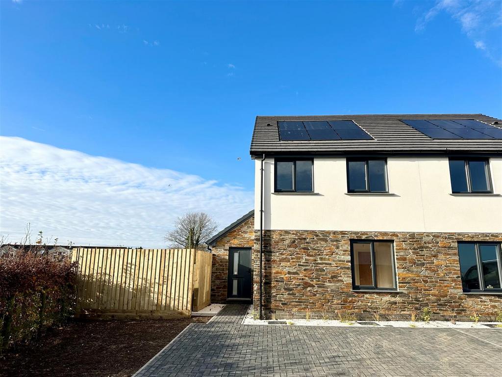 Coads Green, Launceston 3 bed semidetached house for sale £299,995