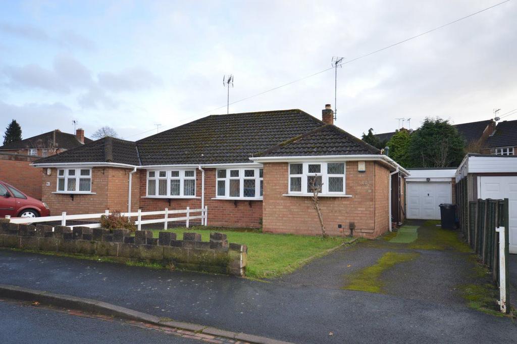 29 Eaton Crescent, Gornal, Dudley 2 bed bungalow £850 pcm (£196 pw)